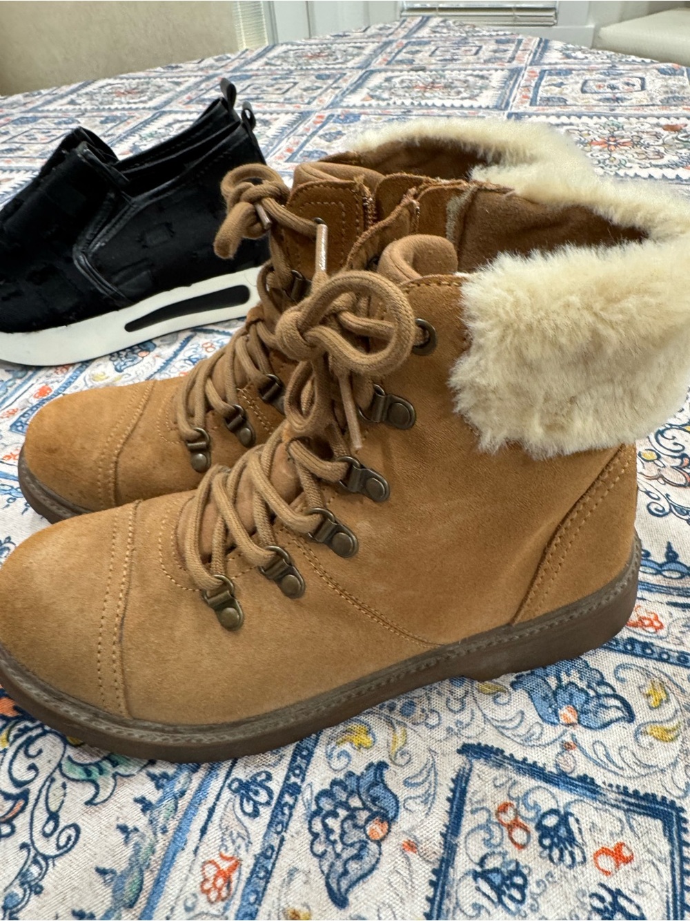 UGG Kids Chestnut Faux-Fur Lined Lace-Up Ankle Boots